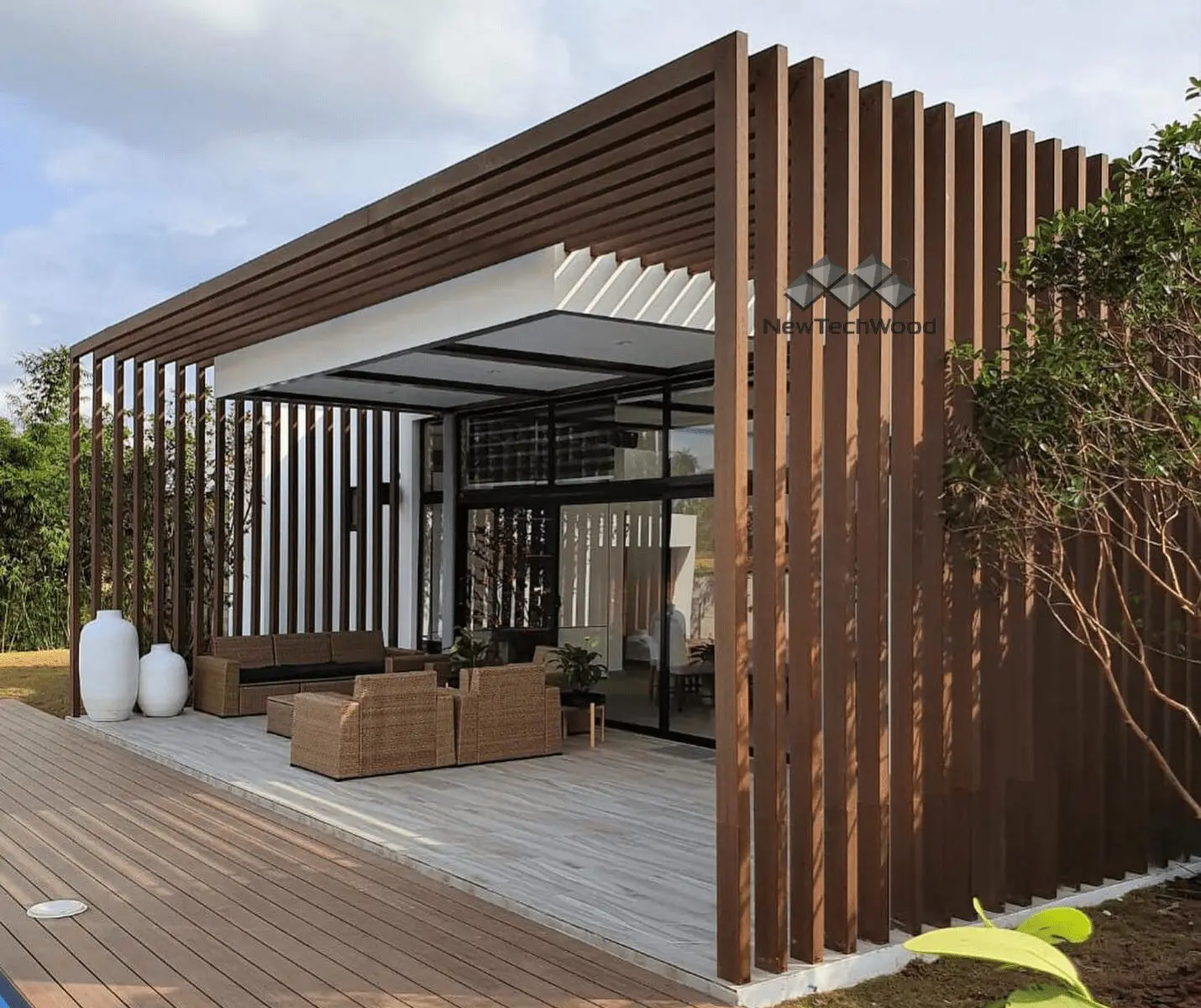 Pergola-Teak-NewtechwoodDR